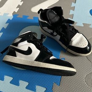 Jordan 1s Mid Size 3Y